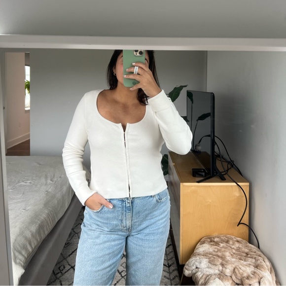 Abercrombie sweater top - Picture 2 of 8